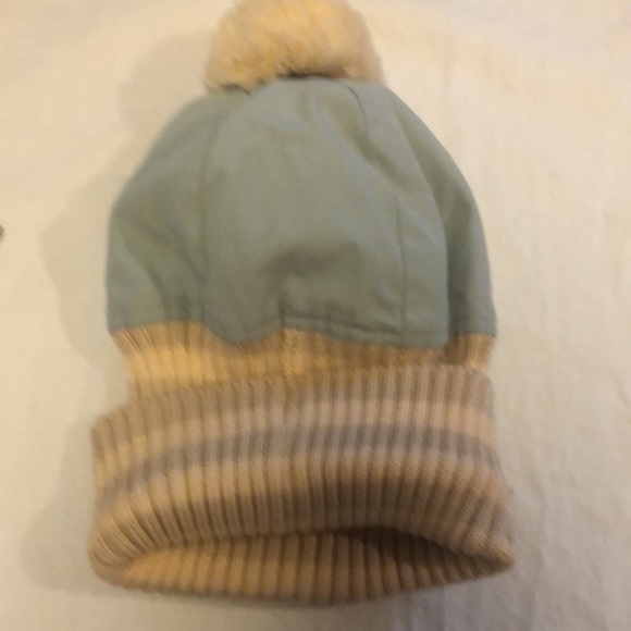 Chanel beanie hat like new. Clean w no spots. - Picture 4 of 8